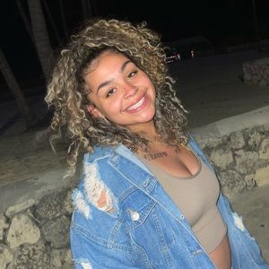 Meet your Posher, Ariyani